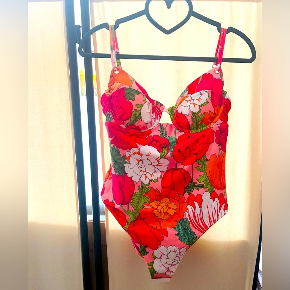 NWT Trina Turk flowers multi colored one piece swimsuit w/low back w/tie Size 6